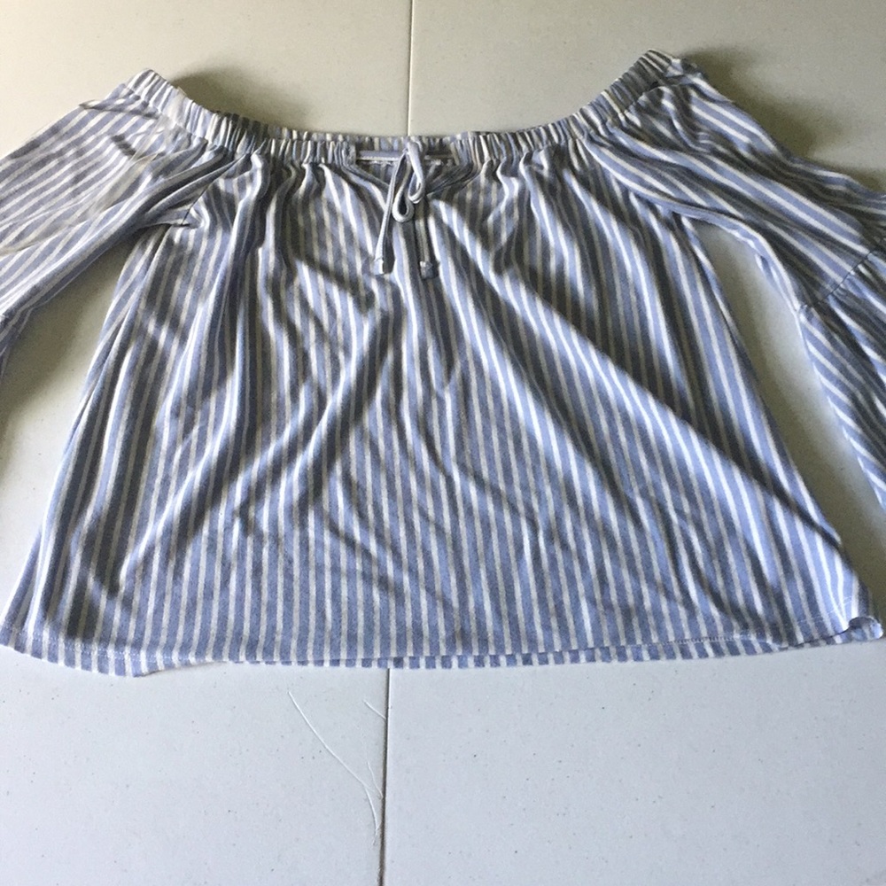 American Eagle Off Shoulder Shirt